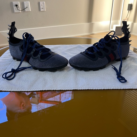 Gucci runway edition! Comes with box and all item inside. - Picture 4 of 6